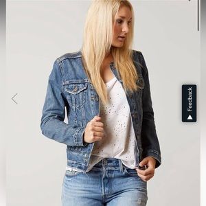 NWT- Levi’s Collarless Trucker Denim Jacket